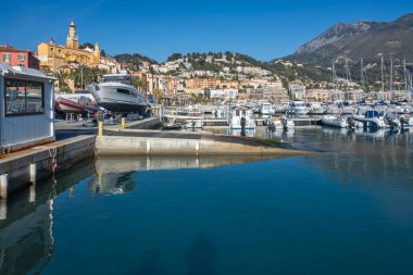 MENTON, FRANCE - 27 Ocak 2024: Menton, Provence Alpes-Cote d 'Azur, Fransa' nın panoramik manzarası