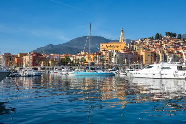 MENTON, FRANCE - 27 Ocak 2024: Menton, Provence Alpes-Cote d 'Azur, Fransa' nın panoramik manzarası