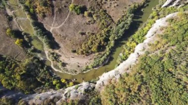 Bulgaristan 'ın Lovech bölgesindeki Vit Nehri' ndeki Aglen Kanyonu 'nun şaşırtıcı hava manzarası