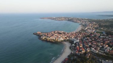 Bulgaristan 'ın Burgaz Bölgesi' nin eski Sozopol kentinin hava gün batımı manzarası