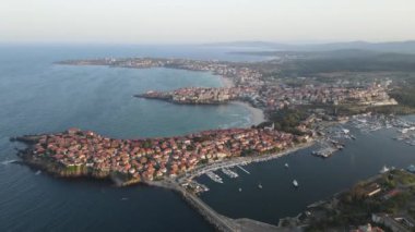Bulgaristan 'ın Burgaz Bölgesi' nin eski Sozopol kentinin hava gün batımı manzarası