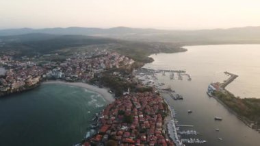 Bulgaristan 'ın Burgaz Bölgesi' nin eski Sozopol kentinin hava gün batımı manzarası