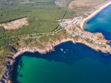 Bulgaristan 'ın Burgaz Bölgesi' nin Dyuni tatil beldesi yakınlarındaki The Driver Beach 'in hava manzarası