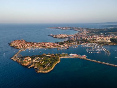 Bulgaristan 'ın Burgaz Bölgesi' nin eski Sozopol kentinin hava gün batımı manzarası