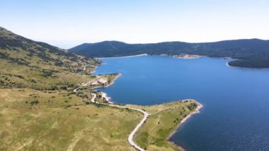 Belmeken Barajı 'nın Havadan Yaz manzarası, Rila dağı, Bulgaristan