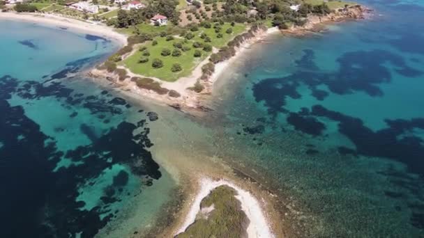 希腊中马其顿Chalkidiki的Kastri海滩附近的Sithonia海岸线美景令人惊叹 — 图库视频影像