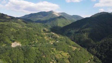Bulgaristan 'ın Sveshtnik zirvesi yakınlarındaki Pirin Dağı' nın şaşırtıcı hava manzarası