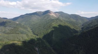 Bulgaristan 'ın Sveshtnik zirvesi yakınlarındaki Pirin Dağı' nın şaşırtıcı hava manzarası
