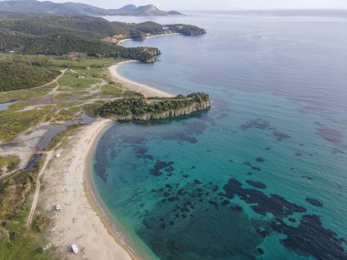 Azapiko Kuzey Sahili yakınlarındaki Sithonia kıyı şeridi, Chalkidiki, Orta Makedonya, Yunanistan
