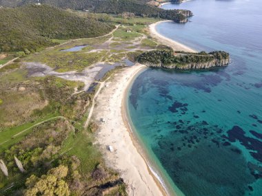 Azapiko Kuzey Sahili yakınlarındaki Sithonia kıyı şeridi, Chalkidiki, Orta Makedonya, Yunanistan