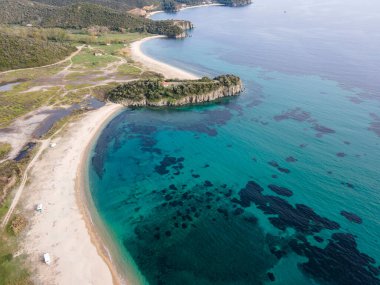 Azapiko Kuzey Sahili yakınlarındaki Sithonia kıyı şeridi, Chalkidiki, Orta Makedonya, Yunanistan