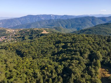 Bulgaristan 'ın Filibe Bölgesi Yavrovo köyü yakınlarındaki Rodopes Dağı' nın hava manzarası