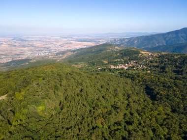 Bulgaristan 'ın Filibe Bölgesi Yavrovo köyü yakınlarındaki Rodopes Dağı' nın hava manzarası