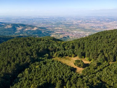 Bulgaristan 'ın Filibe Bölgesi Yavrovo köyü yakınlarındaki Rodopes Dağı' nın hava manzarası