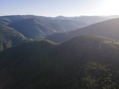 Bulgaristan 'ın Filibe Bölgesi Yavrovo köyü yakınlarındaki Rodopes Dağı' nın hava manzarası