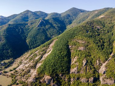 Bulgaristan 'ın Borovitsa Barajı yakınlarındaki Rodop Dağları' nın şaşırtıcı hava manzarası