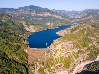 Bulgaristan 'ın Borovitsa Barajı yakınlarındaki Rodop Dağları' nın şaşırtıcı hava manzarası