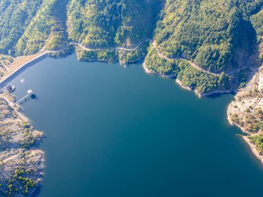 Bulgaristan 'ın Borovitsa Barajı yakınlarındaki Rodop Dağları' nın şaşırtıcı hava manzarası