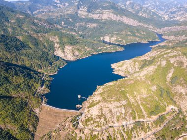 Bulgaristan 'ın Borovitsa Barajı yakınlarındaki Rodop Dağları' nın şaşırtıcı hava manzarası