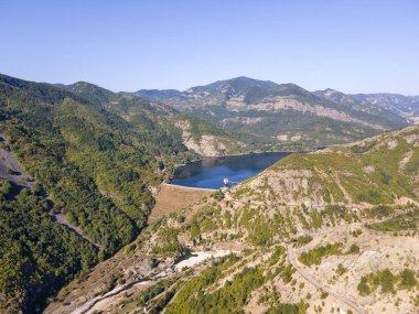 Bulgaristan 'ın Borovitsa Barajı yakınlarındaki Rodop Dağları' nın şaşırtıcı hava manzarası