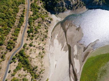 Bulgaristan 'ın Rodop Dağları' ndaki Borovitsa Nehri 'nin şaşırtıcı hava manzarası