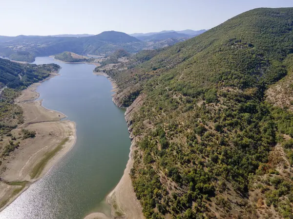 Bulgaristan 'ın Rodop Dağları' ndaki Borovitsa Nehri 'nin şaşırtıcı hava manzarası