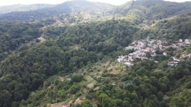 Bulgaristan 'ın Blagoevgrad bölgesinin Delchevo köyünün hava manzarası