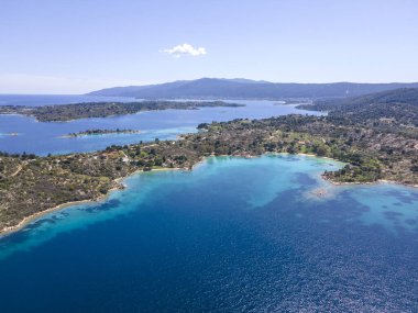 Lagonisi Sahili yakınlarındaki Sithonia kıyı şeridi, Chalkidiki, Orta Makedonya, Yunanistan