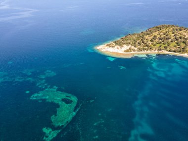 Lagonisi Sahili yakınlarındaki Sithonia kıyı şeridi, Chalkidiki, Orta Makedonya, Yunanistan
