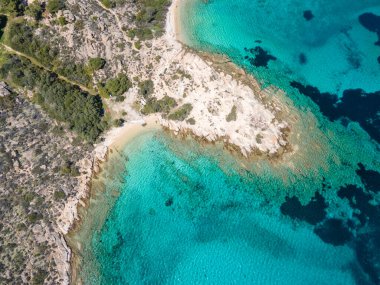 Lagonisi Sahili yakınlarındaki Sithonia kıyı şeridi, Chalkidiki, Orta Makedonya, Yunanistan