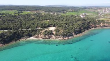 Nea Fokea, Chalkidiki, Orta Makedonya ve Yunanistan yakınlarındaki Kassandra kıyı şeridinin inanılmaz manzarası