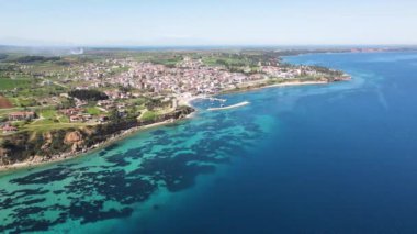 Nea Fokea, Chalkidiki, Orta Makedonya ve Yunanistan yakınlarındaki Kassandra kıyı şeridinin inanılmaz manzarası