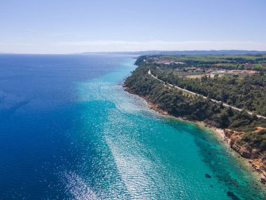 Nea Fokea, Chalkidiki, Orta Makedonya ve Yunanistan yakınlarındaki Kassandra kıyı şeridinin inanılmaz manzarası