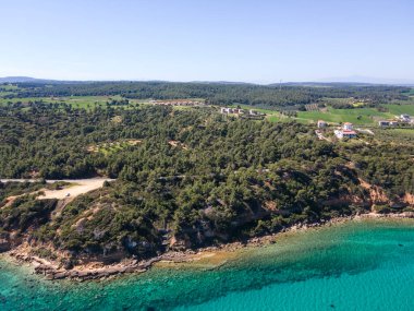 Nea Fokea, Chalkidiki, Orta Makedonya ve Yunanistan yakınlarındaki Kassandra kıyı şeridinin inanılmaz manzarası