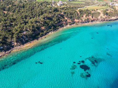 Nea Fokea, Chalkidiki, Orta Makedonya ve Yunanistan yakınlarındaki Kassandra kıyı şeridinin inanılmaz manzarası