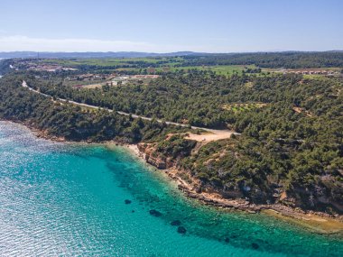 Nea Fokea, Chalkidiki, Orta Makedonya ve Yunanistan yakınlarındaki Kassandra kıyı şeridinin inanılmaz manzarası