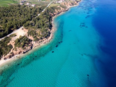 Nea Fokea, Chalkidiki, Orta Makedonya ve Yunanistan yakınlarındaki Kassandra kıyı şeridinin inanılmaz manzarası