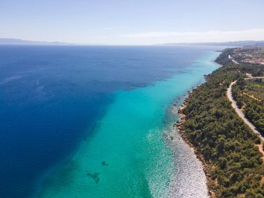 Nea Fokea, Chalkidiki, Orta Makedonya ve Yunanistan yakınlarındaki Kassandra kıyı şeridinin inanılmaz manzarası