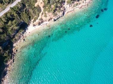 Nea Fokea, Chalkidiki, Orta Makedonya ve Yunanistan yakınlarındaki Kassandra kıyı şeridinin inanılmaz manzarası
