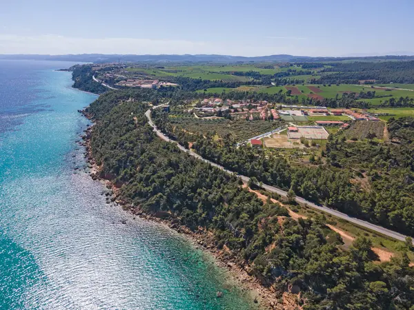 Nea Fokea, Chalkidiki, Orta Makedonya ve Yunanistan yakınlarındaki Kassandra kıyı şeridinin inanılmaz manzarası