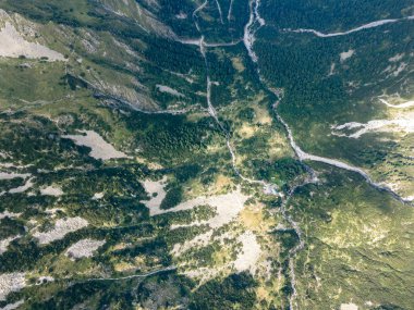 Bulgaristan 'ın Vihren Tepesi yakınlarındaki Pirin Dağı' nın şaşırtıcı hava manzarası