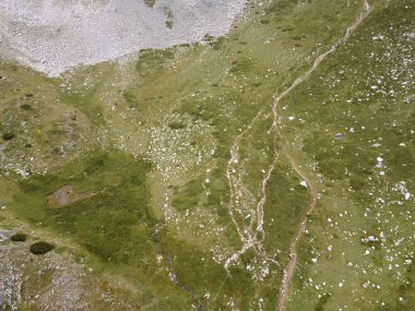 Bulgaristan 'ın Vihren Tepesi yakınlarındaki Pirin Dağı' nın şaşırtıcı hava manzarası