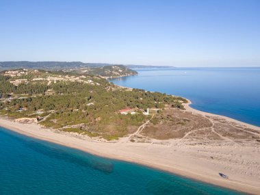 Possidi plajı yakınlarındaki Kassandra kıyı şeridi, Chalkidiki, Orta Makedonya, Yunanistan