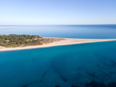 Possidi plajı yakınlarındaki Kassandra kıyı şeridi, Chalkidiki, Orta Makedonya, Yunanistan