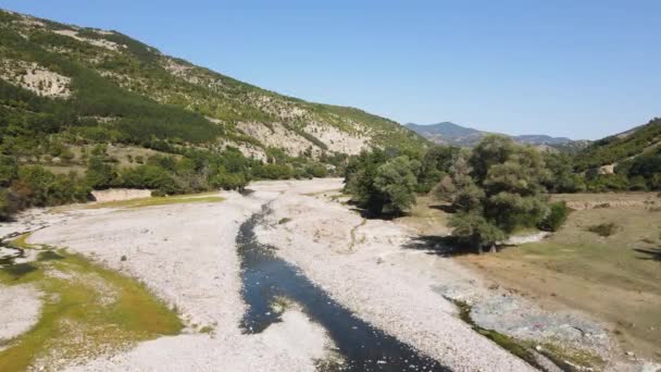 Fantastisk Antenn Utsikt Över Borovitsa Floden Vid Rhodope Bergen Bulgarien — Stockvideo