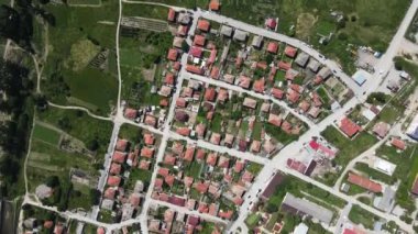 Bulgaristan 'ın Pazardzhik bölgesinin tarihi Strelcha kentinin Aerial Spring manzarası