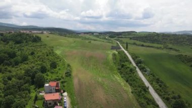 Bulgaristan 'ın Pernik bölgesindeki Rudartsi Köyü yakınlarındaki Vitosha Dağı' nın şaşırtıcı hava manzarası