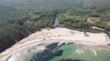 Bulgaristan 'ın Burgaz Bölgesi' nin Rezovo kasabası yakınlarındaki Silistar plajının hava manzarası 