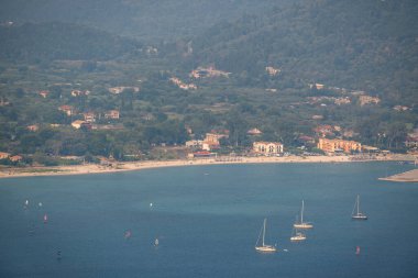 Lefkada, İyon Adaları, Yunanistan 'ın şaşırtıcı güneş batımı manzarası