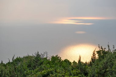 Lefkada, İyon Adaları, Yunanistan 'ın şaşırtıcı güneş batımı manzarası